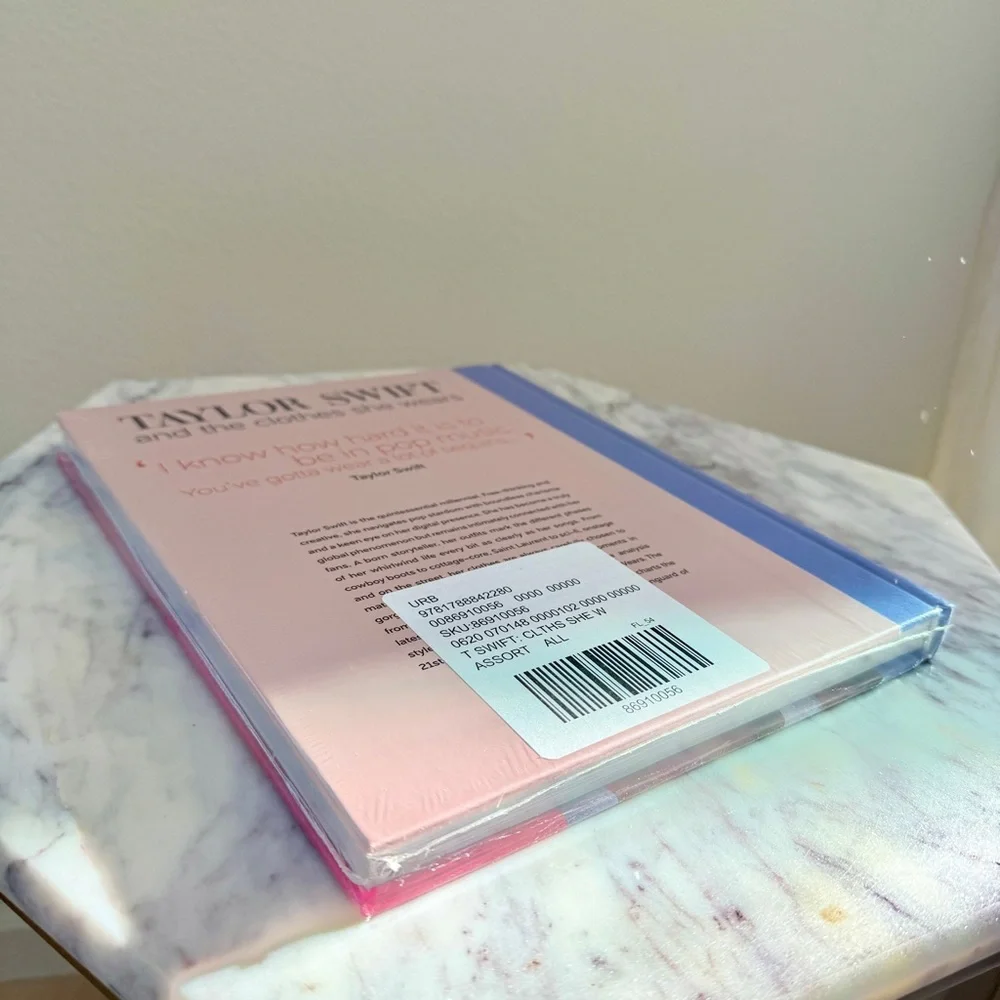 ⭐️ Taylor Swift and the Clothes She Wears Hardcover Book